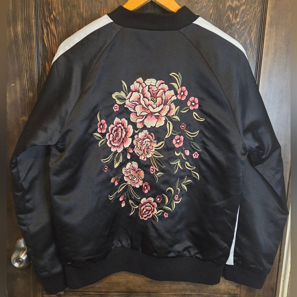 Forever 21 Black Bomber Jacket with Pink Floral Embroidery Sz Wms XL/ Mens L